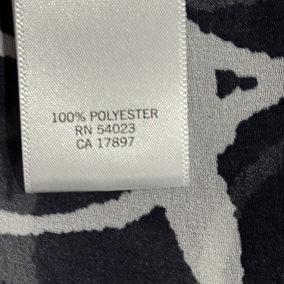 Banana Republic Abstract Print Top Size XL - EUC - Picture 7 of 7
